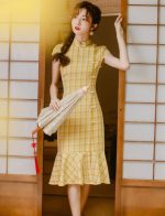 Robe chinoise motif carreaux jaune ombrelle