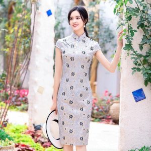 Robe Chinoise Motifs Répétés